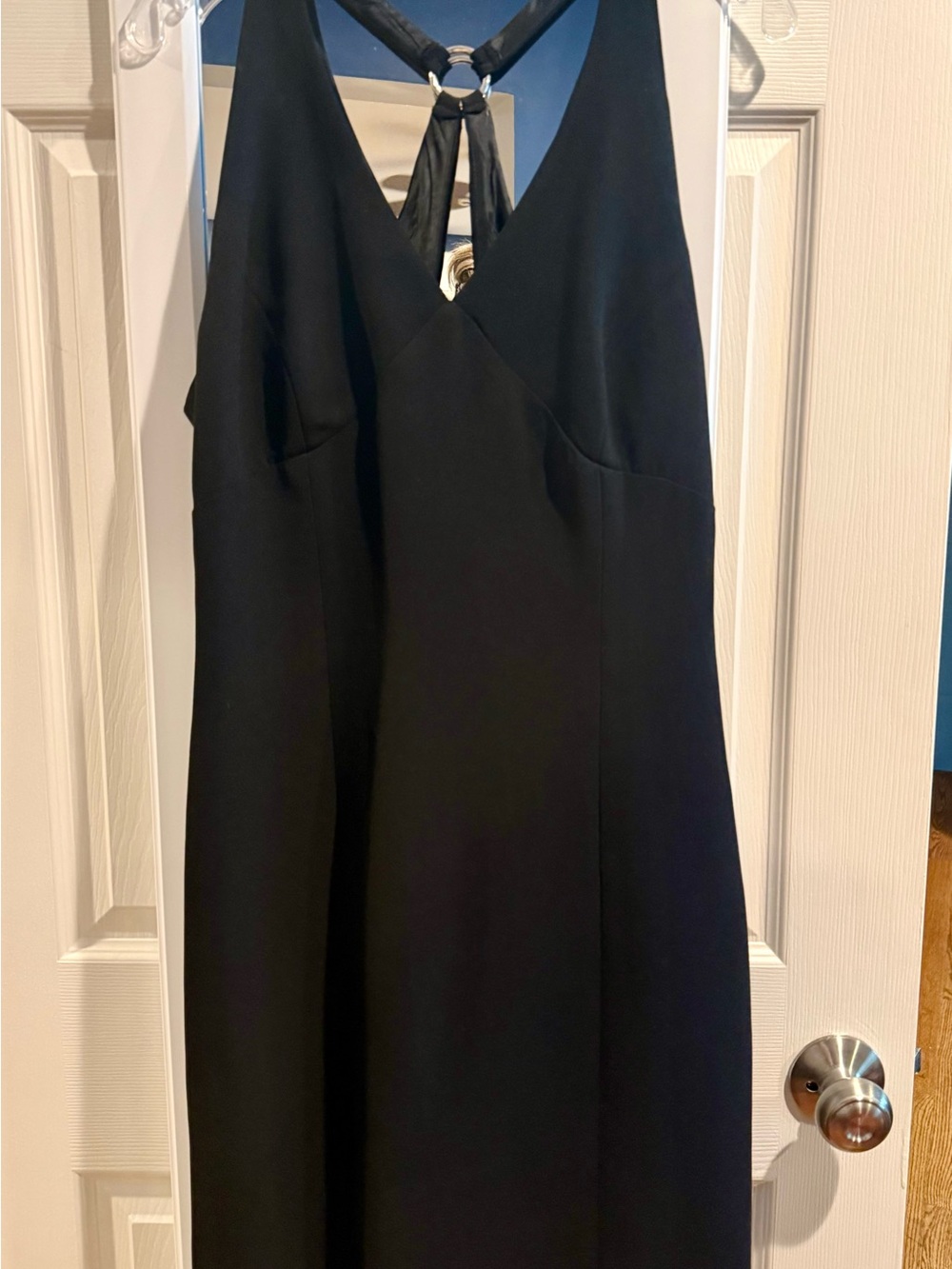 Black Sleeveless V-Neck Evening Dress